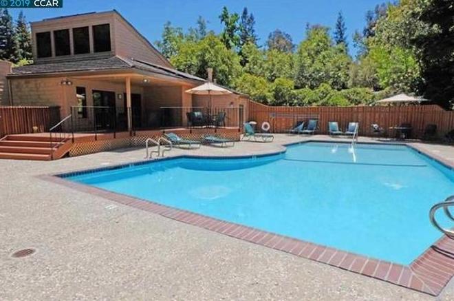 Union City house and swimming pool